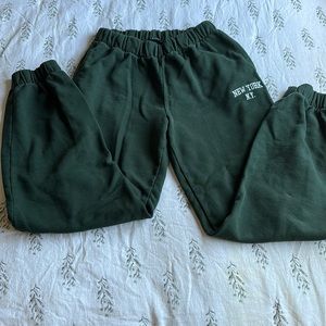 Brandy Melville Joggers dark green *NY logo One Size
